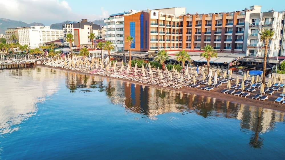 Point Beach Hotel