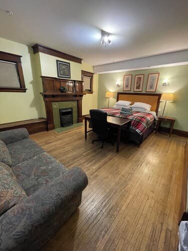 West Broadway guesthouse