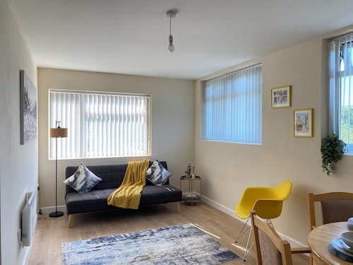 Apartment Sleeps 4, Free Parking, Pets Welcome