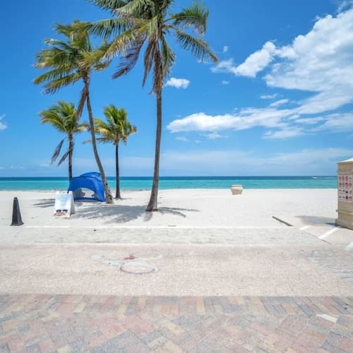 Amazing 1st Floor Apartment Just Steps to Beach