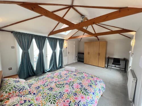 3 Bedroom House in London - Private Garage - Wi-fi