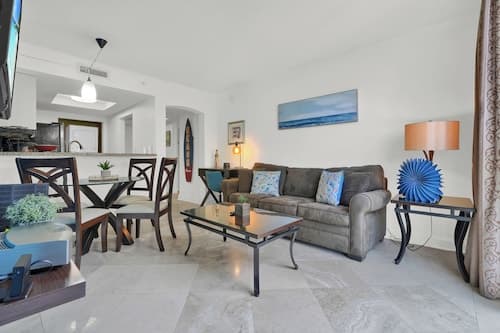 Relaxing Condo with Free Parking