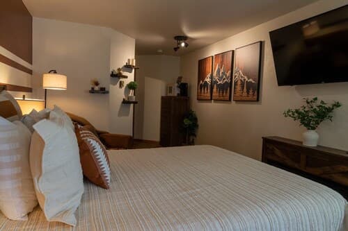 Alpenglow Three Bedroom Two Bath XL A16