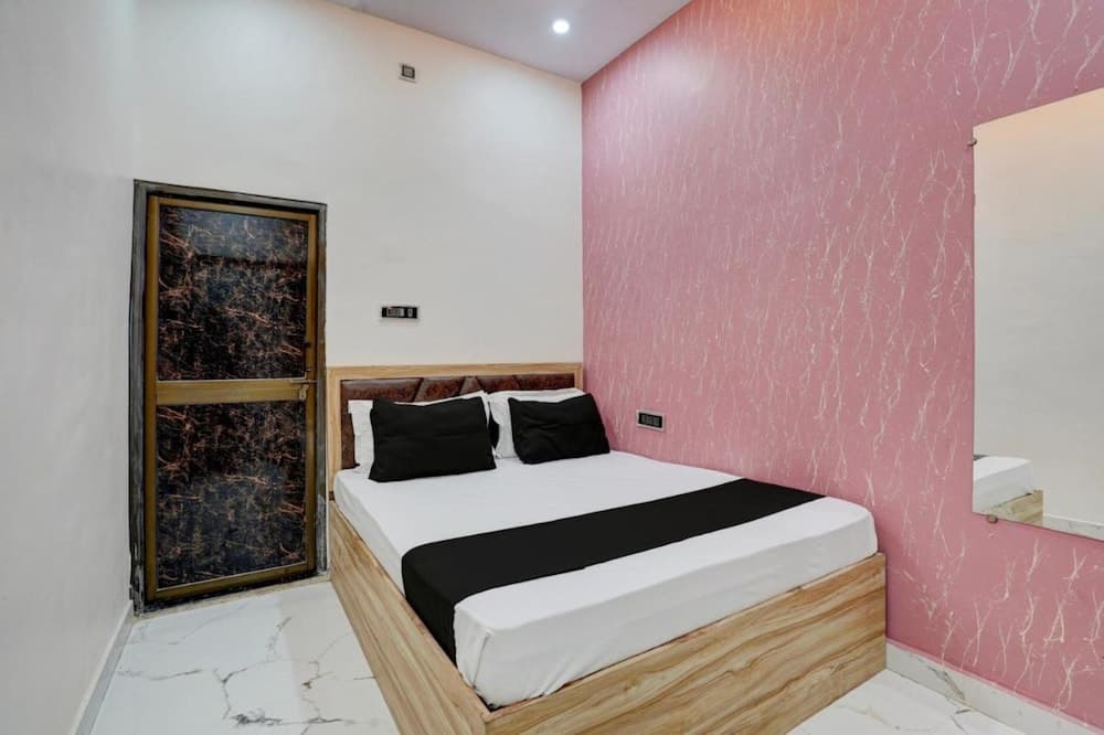Goroomgo Vrrinda Residency Varanasi