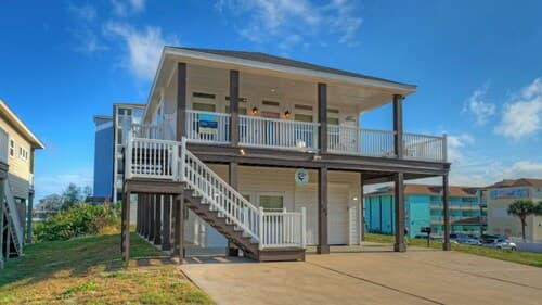 Steps to Beach, Balcony, Ocean View Golf Cart Zone Casa Rosada by Avantstay