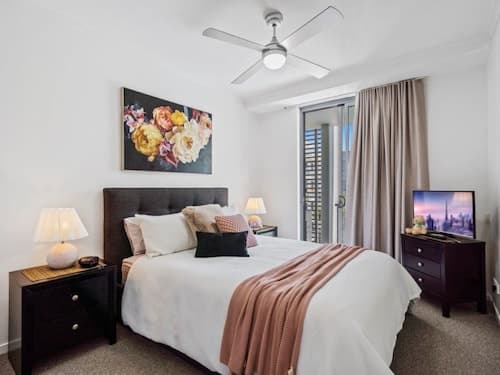 Swell Apartments - by Burleigh Letting