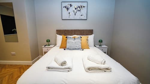Beautiful Apartment Near LHR with Free Parking