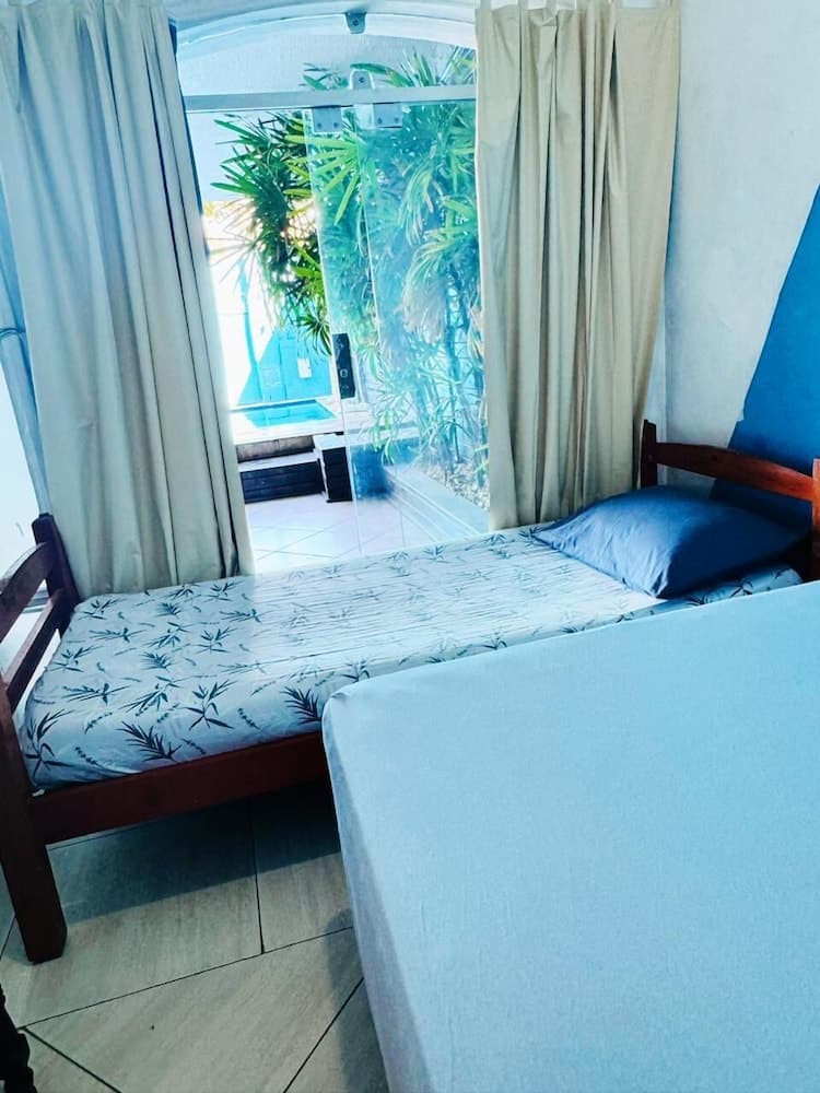 HOSTEL PE NA PRAIA ITANHAÉM
