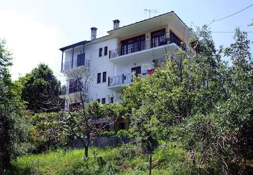 Paradeisos Flatlet With Garden View