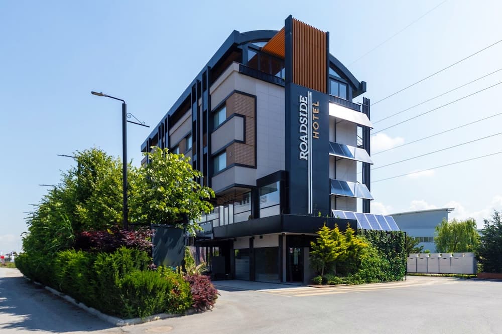 Roadside Hotel
