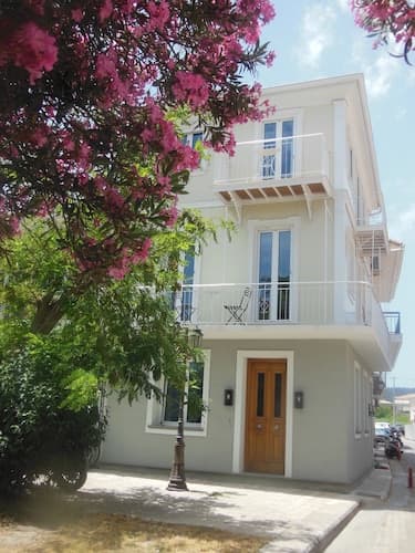 VERANI SUITES