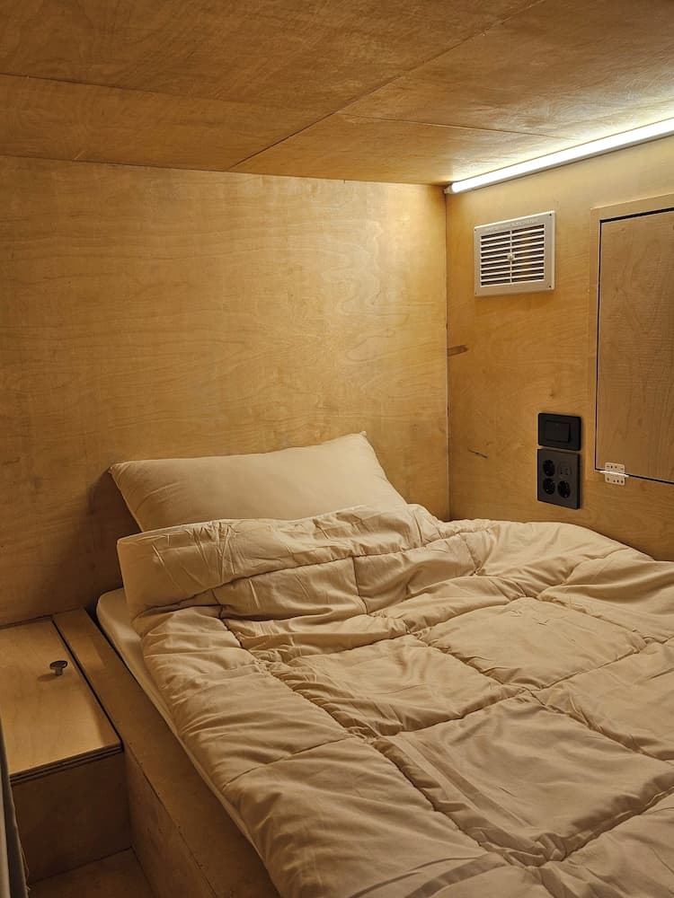 Travel Light Hostel