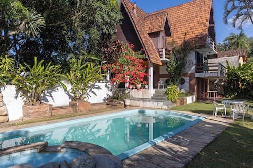 Natureza-piscina-lareira-Brazilan Corner
