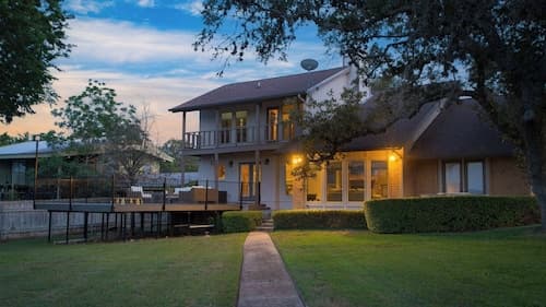 Travis by Avantstay Waterfront Lake Retreat