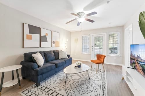 Central Chic 2BR Close to UT Moody Center DT