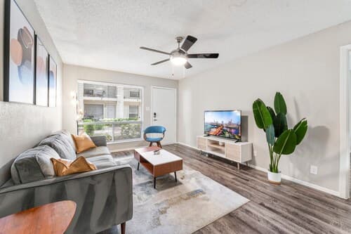 Soco 2BR Cozy Suite w Pool King bed Fast Wifi