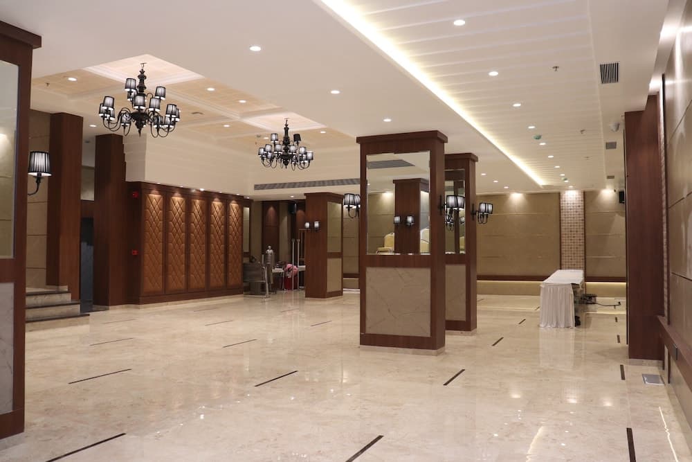 Hotel Golden Nest - Thane