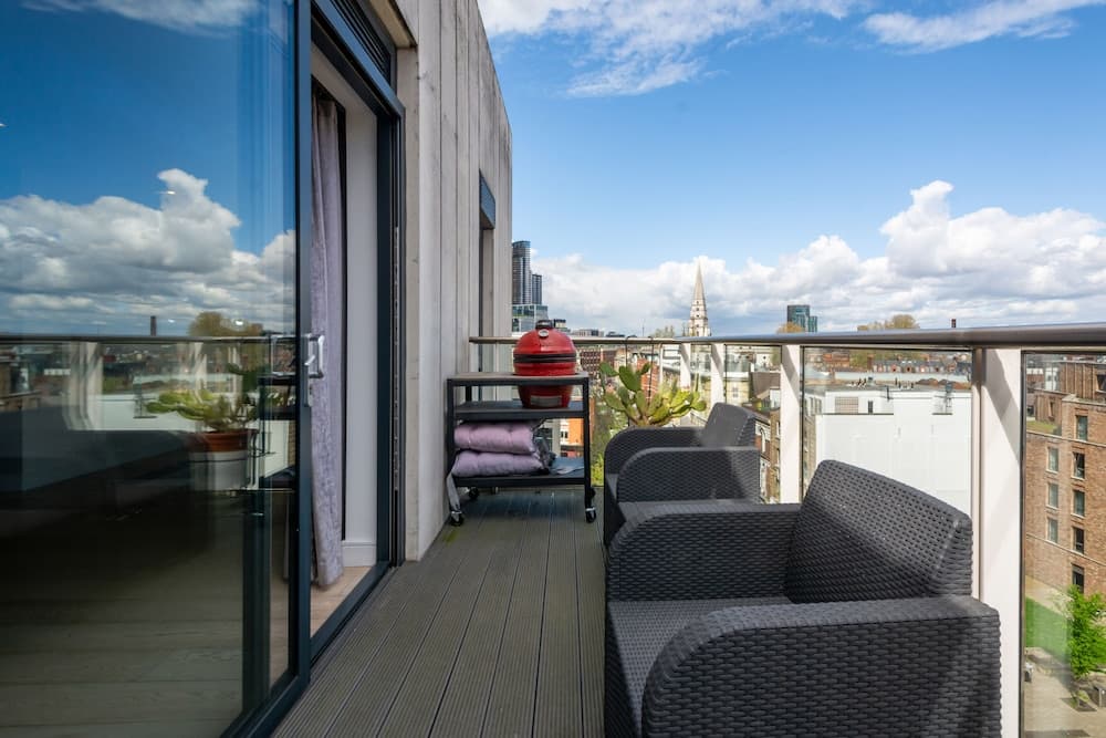 Commercial Street Apartment in Aldgate