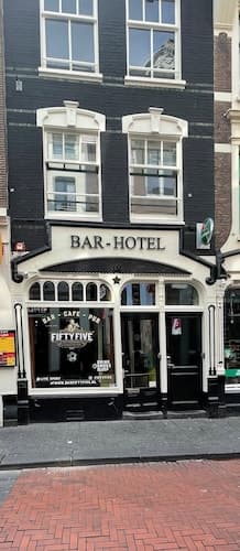 Hotel & Bar 55