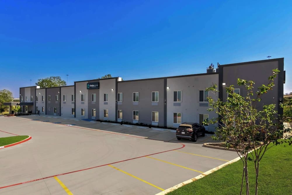 Clarion Pointe