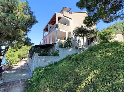 Apartments Karbuni By The Sea