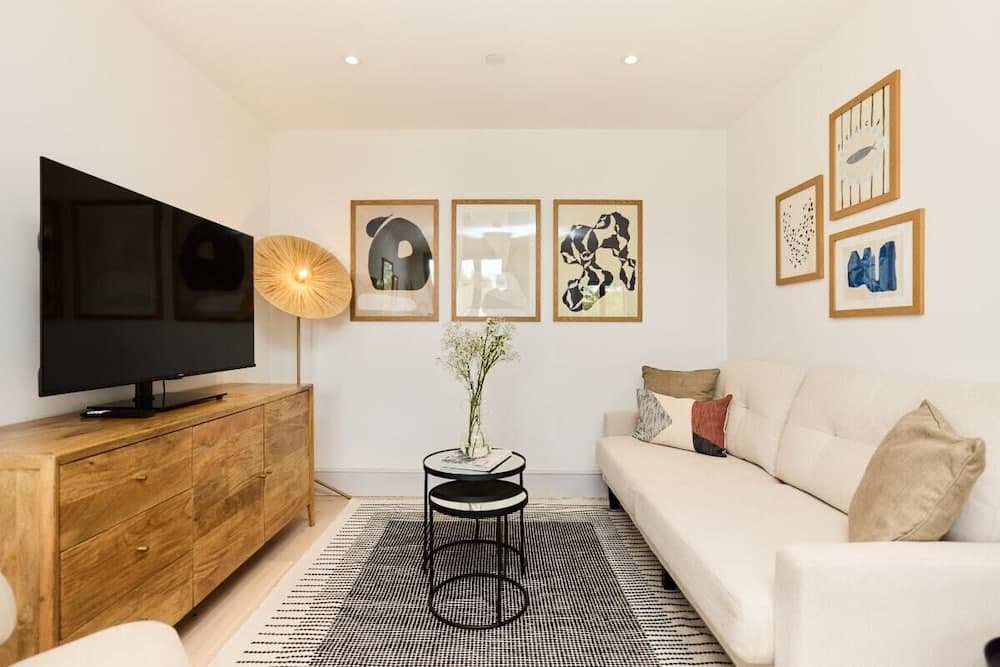 The South Wimbledon Hideout - Fancy 1bdr Flat With Balcony