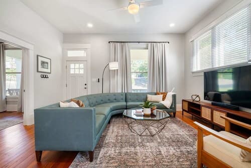 Modern Decor Walkable to Soco