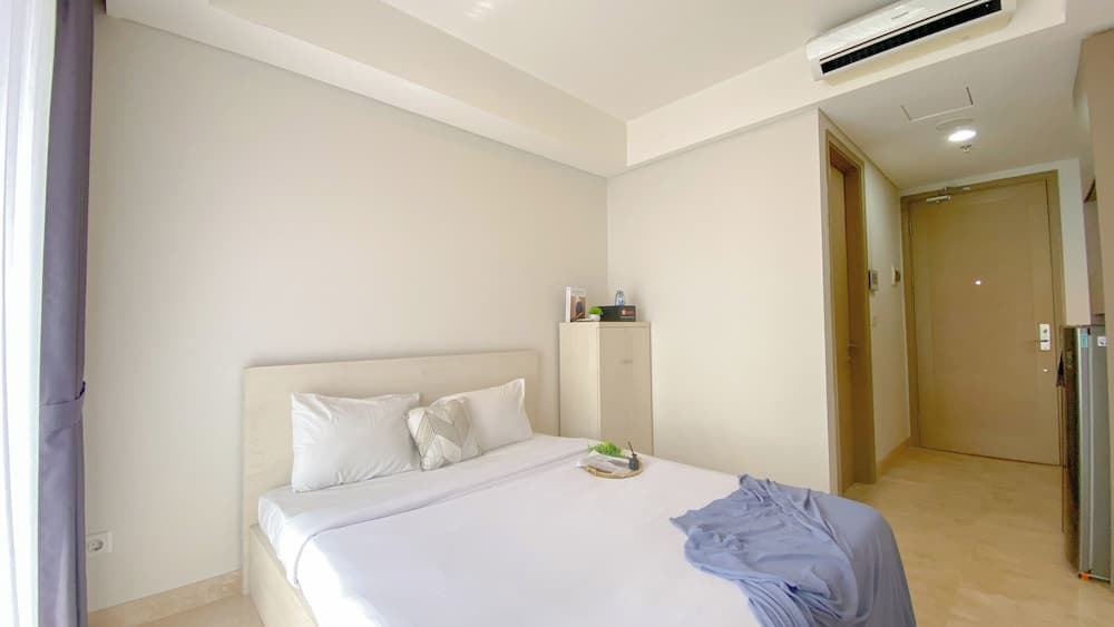 Good And Modern Look Studio At Gold Coast Apartment