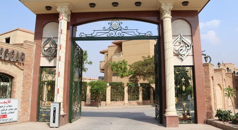Luca Pyramids Inn