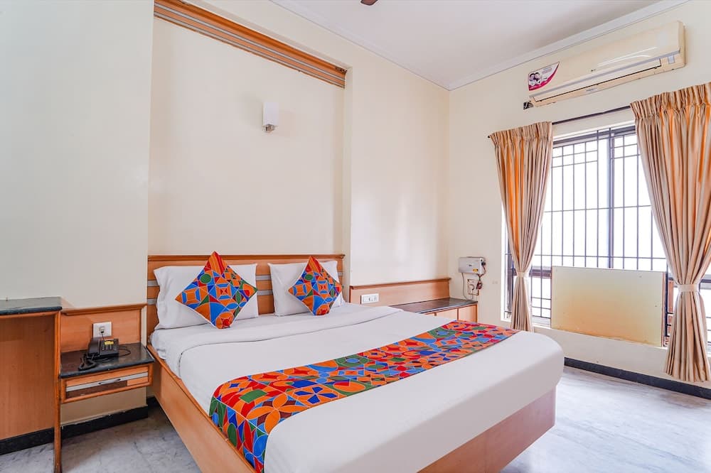 Fabhotel Ess Paradise