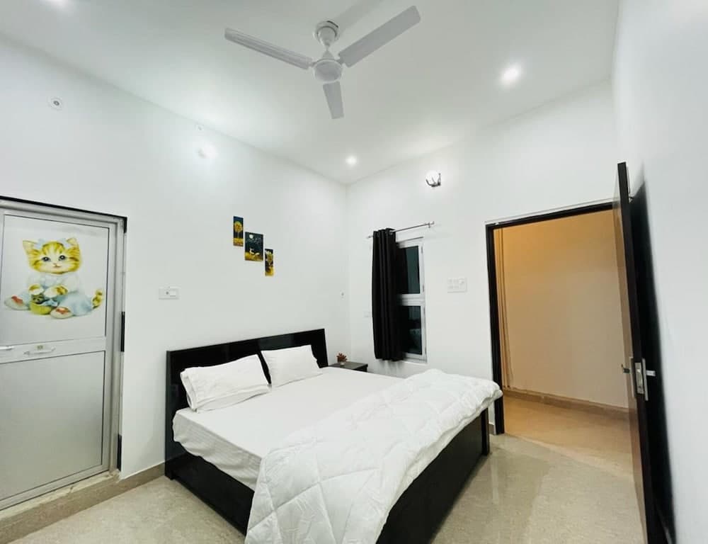 Goroomgo Ashoka Aashram Homestay Ayodhya
