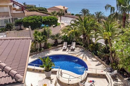 4bed Villa Sleeps 8- Pool, Garden, Bbq, Near Beach