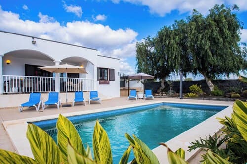 3 Bed Villa - Pool, Terrace, Bbq, Near Beach