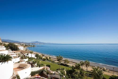 Immaculate 3-bed Penthouse- Stunning Views