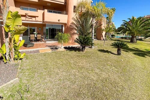 Apt Sleeps 4 With Pool Access
