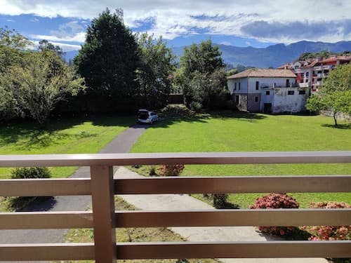 Charming 6-bed Chalet in Llanes