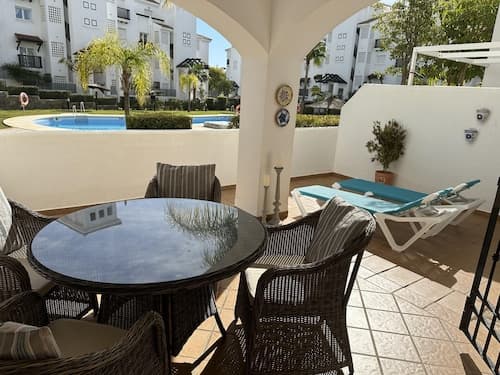 2 Bed-sleeps 4-private Patio-pool-aircon
