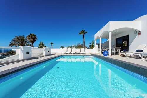 Remarkable 5-bed Villa in Playa Blanca