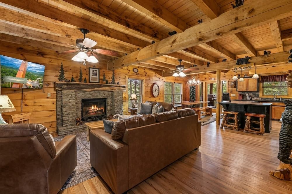 Rustic Cabin in Woods w/ Hot Tub & Games!