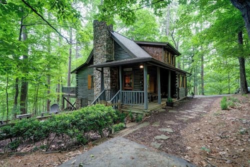 The Guest House Historic Cabin in Big Canoe