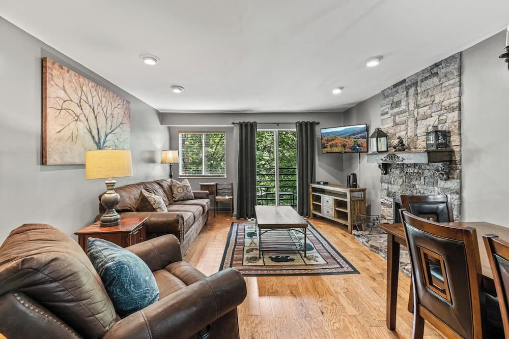 Smokys 2br Condo w/ Pools, Spas & Scenic Views!
