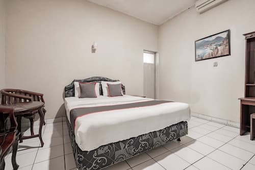 Collection O Hotel Sanira