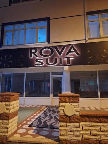 Rova Suit