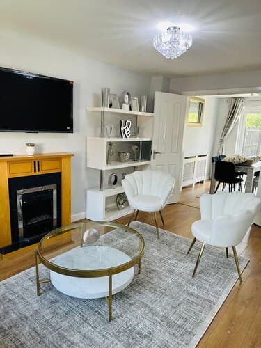 Housesleeps5-parking-garden-privateentrance