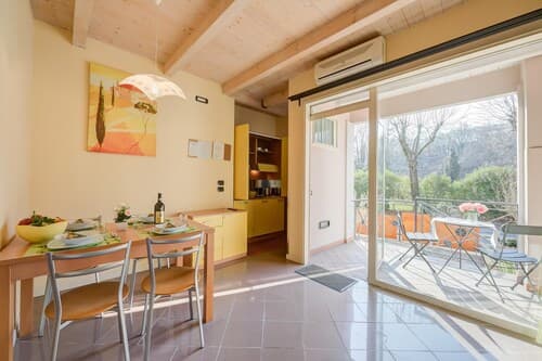 Yellow Apartment Desenzano With Smart TV