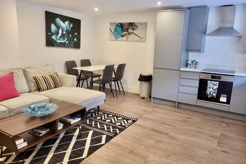 Batterseaflat/sleeps6/refurbished/tv