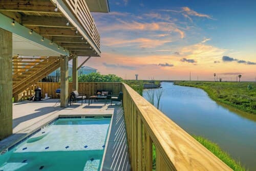 Boardwalk to the Beach, Water Canal View, Priv Pool Island Girl by Avantstay