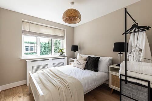 Luxurious 3 Bed Flat With Patio and Garden