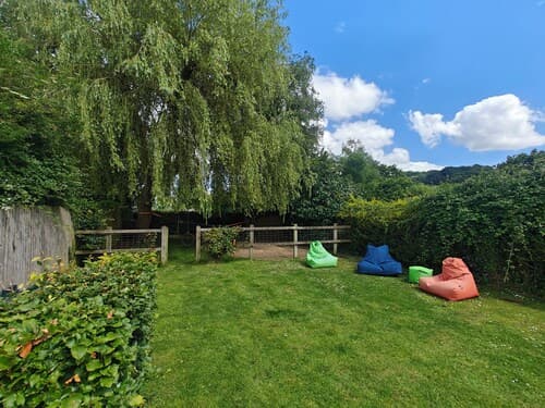 King Arthur's Rest - Sleeps 10, Hot Tub & Garden
