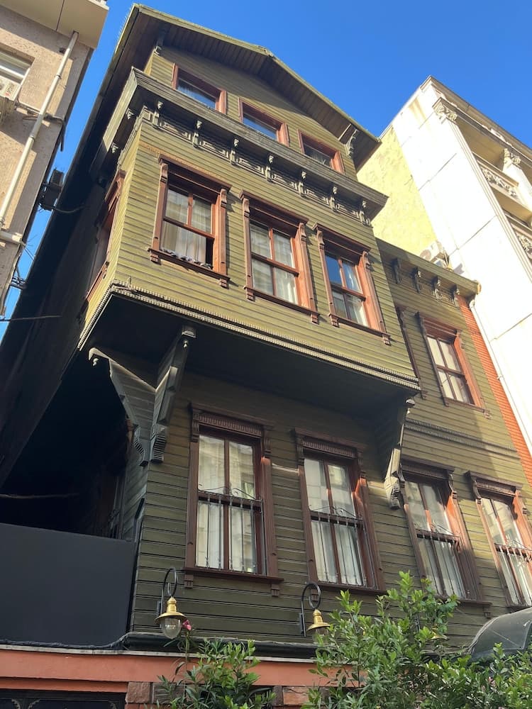 Adil Konak Hotel
